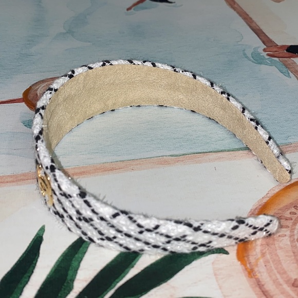 Cute White Headband 💞 - Picture 2 of 5